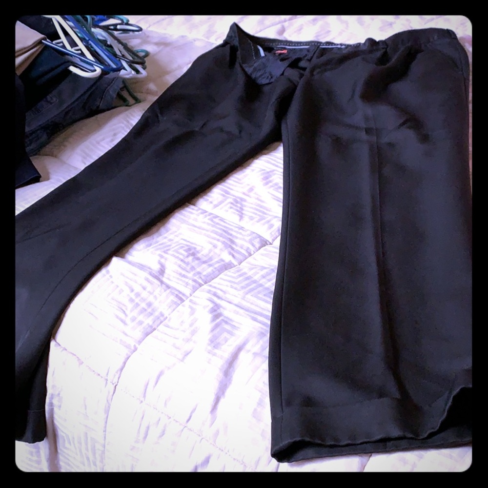 Van Heusen men’s black dress/casual slacks